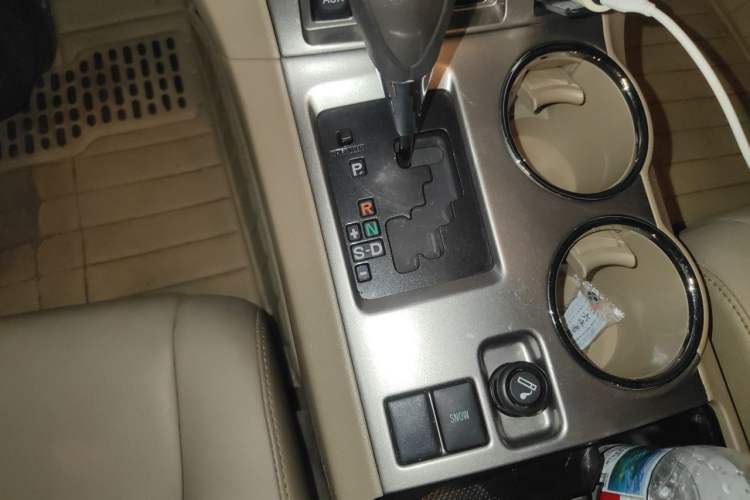 Used Toyota Highlander 2012 2.7L Two-Wheel Drive 7-Seater Luxury Edition Gear Lever