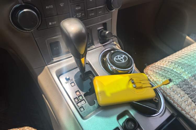 Used Toyota Highlander 2012 2.7L Two-Wheel Drive 7-Seater Luxury Edition Gear Lever