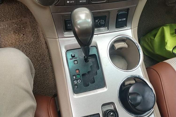 Used Toyota Highlander 2012 2.7L Two-Wheel Drive 7-Seater Luxury Edition Gear Lever