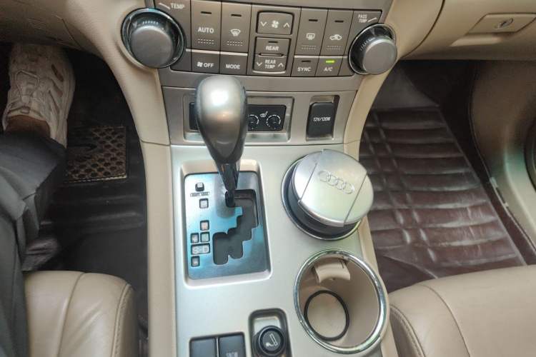Used Toyota Highlander 2012 2.7L Two-Wheel Drive 7-Seater Luxury Edition Gear Lever