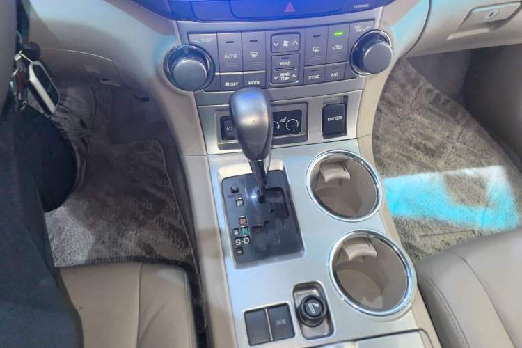 Used Toyota Highlander 2012 2.7L Two-Wheel Drive 7-Seater Luxury Edition Gear Lever