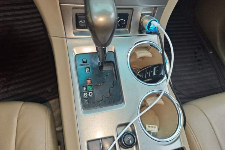 Used Toyota Highlander 2012 2.7L Two-Wheel Drive 7-Seater Luxury Edition Gear Lever