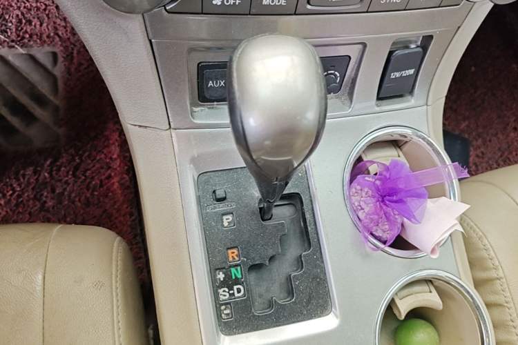 Used Toyota Highlander 2012 2.7L Two-Wheel Drive 7-Seater Luxury Edition Gear Lever
