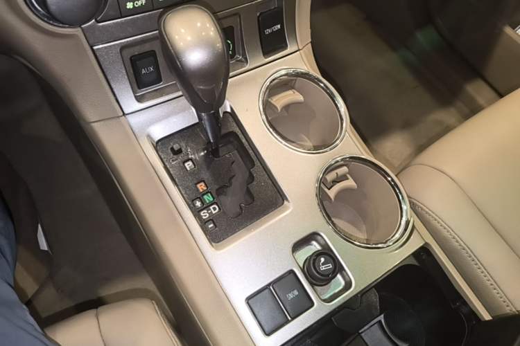 Used Toyota Highlander 2012 2.7L Two-Wheel Drive 7-Seater Luxury Edition Gear Lever
