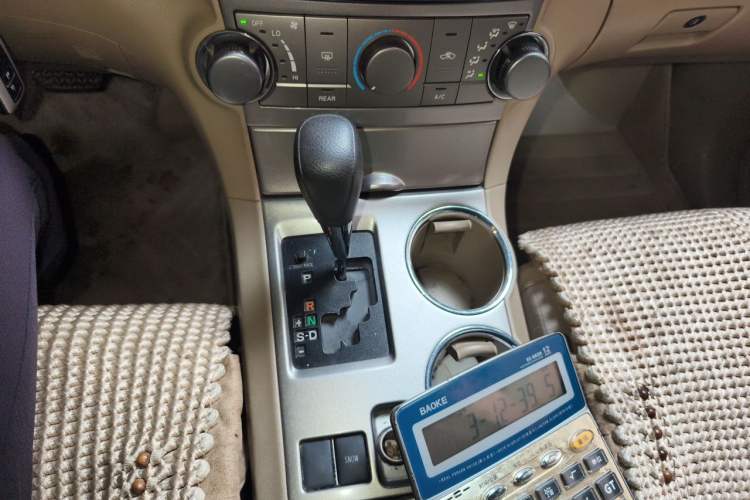Used Toyota Highlander 2012 2.7L Two-Wheel Drive 7-Seater Elite Edition Gear Lever