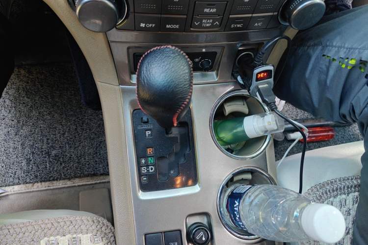Used Toyota Highlander 2012 2.7L Two-Wheel Drive 7-Seater Luxury Edition Gear Lever