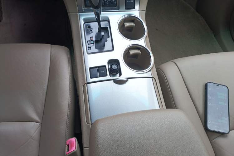 Used Toyota Highlander 2012 2.7L Two-Wheel Drive 7-Seater Luxury Edition Gear Lever