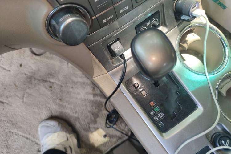 Used Toyota Highlander 2012 2.7L Two-Wheel Drive 7-Seater Luxury Navigation Edition Gear Lever