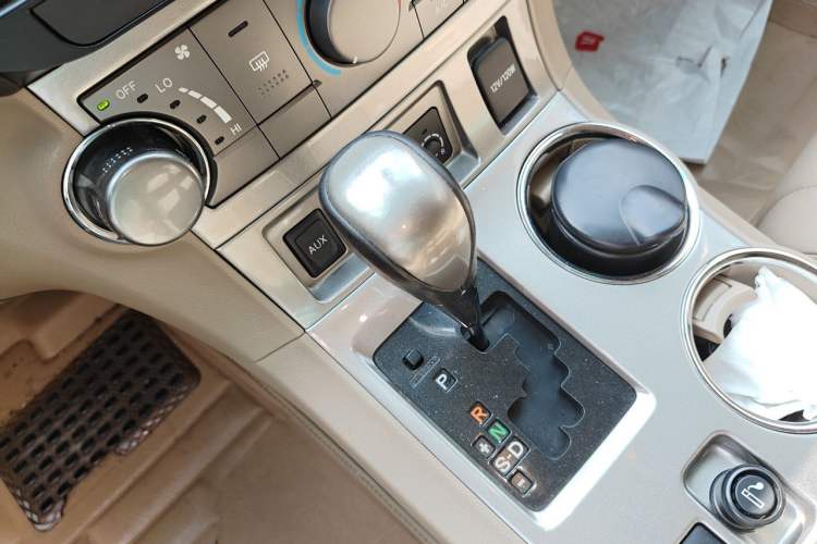 Used Toyota Highlander 2012 2.7L Two-Wheel Drive 5-Seater Sport Edition Gear Lever