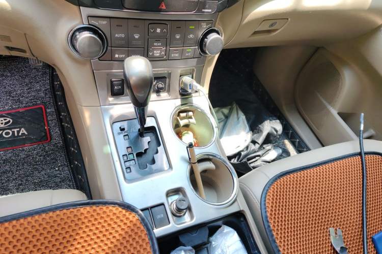 Used Toyota Highlander 2012 2.7L Two-Wheel Drive 7-Seater Luxury Navigation Edition Gear Lever
