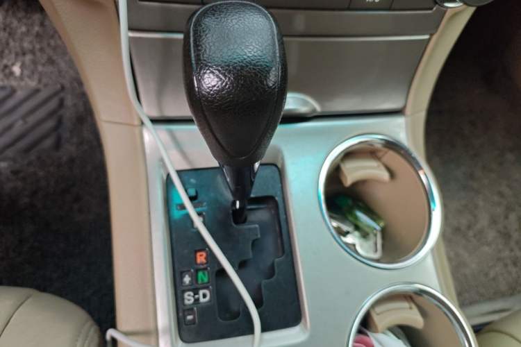 Used Toyota Highlander 2012 2.7L Two-Wheel Drive 7-Seater Elite Edition Gear Lever