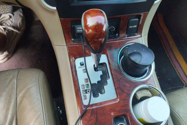 Used Toyota Highlander 2012 2.7L Two-Wheel Drive 7-Seater Ultimate Edition Gear Lever