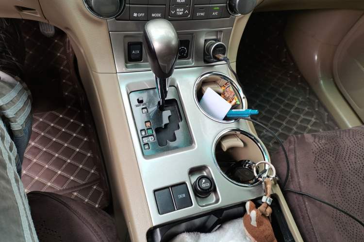Used Toyota Highlander 2012 2.7L Two-Wheel Drive 7-Seater Luxury Edition Gear Lever