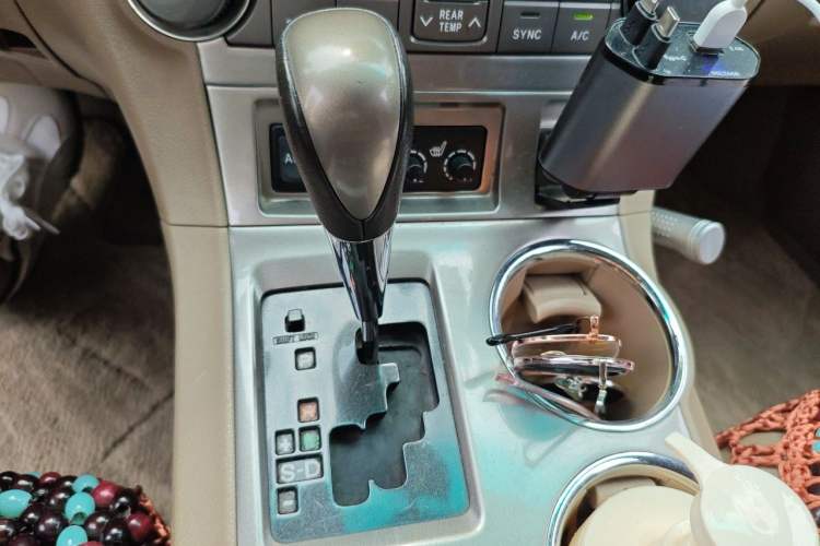 Used Toyota Highlander 2012 2.7L Two-Wheel Drive 7-Seater Luxury Edition Gear Lever