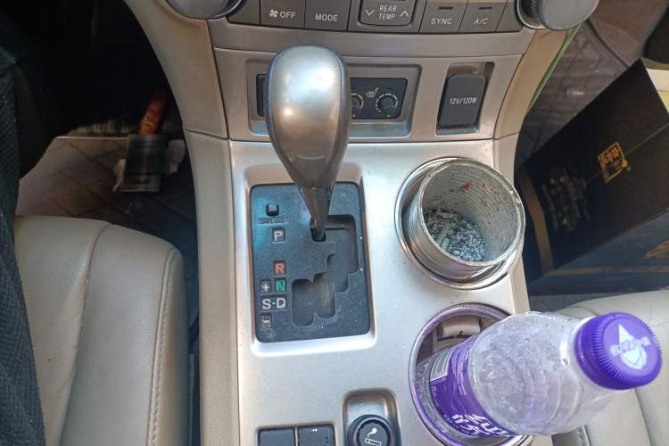 Used Toyota Highlander 2012 2.7L Two-Wheel Drive 7-Seater Luxury Edition Gear Lever