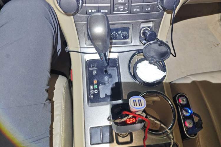 Used Toyota Highlander 2012 2.7L Two-Wheel Drive 7-Seater Luxury Edition Gear Lever