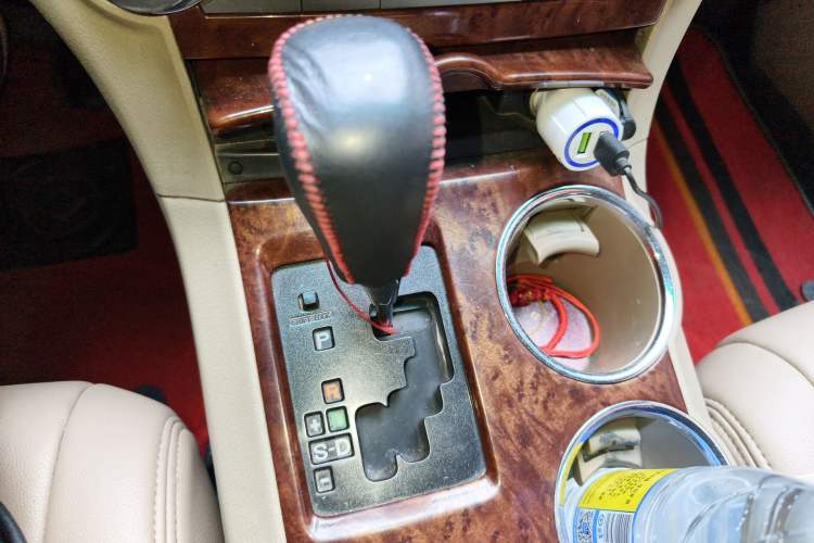 Used Toyota Highlander 2012 2.7L Two-Wheel Drive 7-Seater Elite Edition Gear Lever