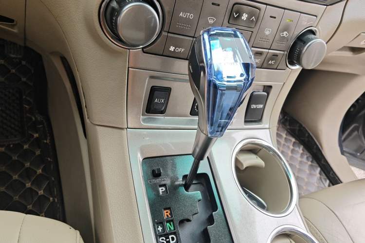 Used Toyota Highlander 2012 2.7L Two-Wheel Drive 7-Seater Luxury Edition Gear Lever