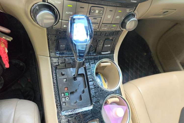 Used Toyota Highlander 2012 2.7L Two-Wheel Drive 7-Seater Luxury Edition Gear Lever