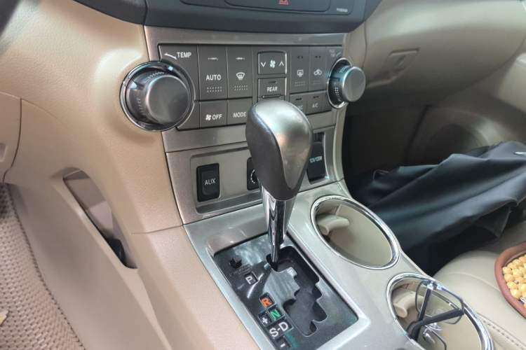 Used Toyota Highlander 2012 2.7L Two-Wheel Drive 7-Seater Luxury Edition Gear Lever