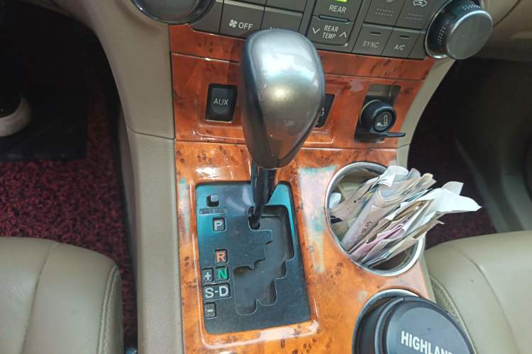 Used Toyota Highlander 2012 2.7L Two-Wheel Drive 7-Seater Luxury Edition Gear Lever
