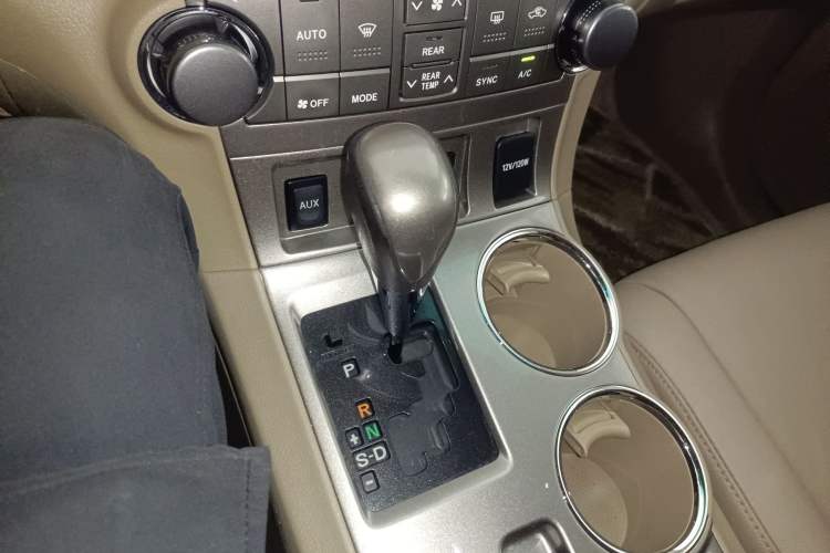 Used Toyota Highlander 2012 2.7L Two-Wheel Drive 7-Seater Luxury Edition Gear Lever