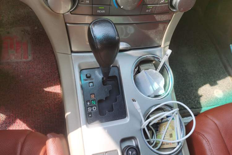Used Toyota Highlander 2012 2.7L Two-Wheel Drive 7-Seater Elite Edition Gear Lever