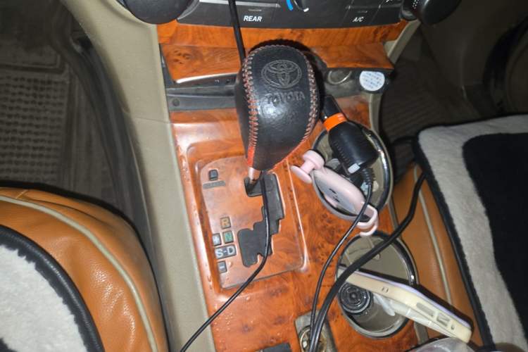 Used Toyota Highlander 2012 2.7L Two-Wheel Drive 7-Seater Elite Edition Gear Lever