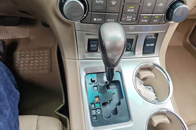 Used Toyota Highlander 2012 2.7L Two-Wheel Drive 7-Seater Luxury Edition Gear Lever