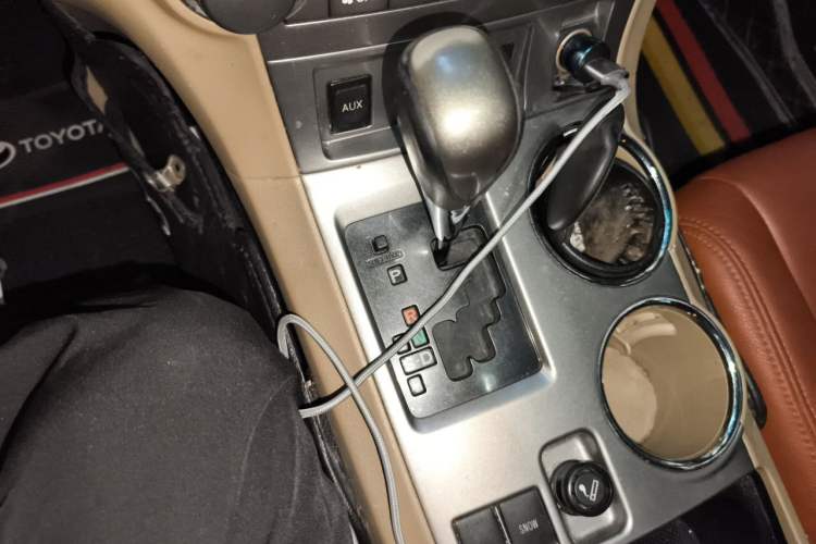 Used Toyota Highlander 2012 2.7L Two-Wheel Drive 7-Seater Luxury Edition Gear Lever