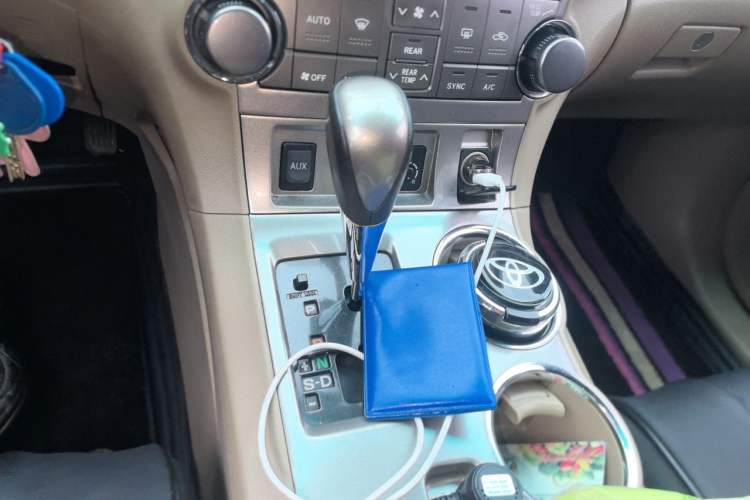 Used Toyota Highlander 2012 2.7L Two-Wheel Drive 7-Seater Luxury Edition Gear Lever