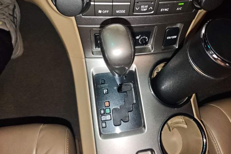 Used Toyota Highlander 2012 2.7L Two-Wheel Drive 7-Seater Luxury Edition Gear Lever