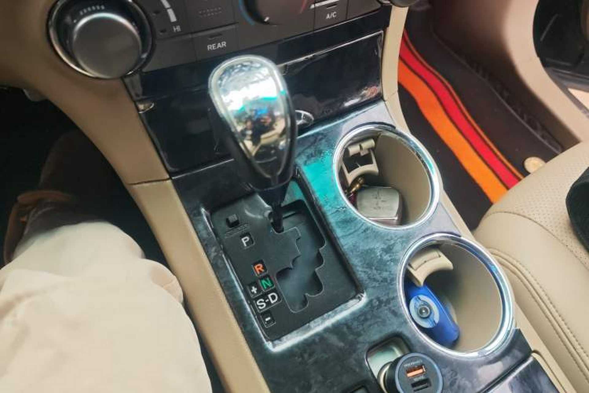 Used Toyota Highlander 2012 2.7L Two-Wheel Drive 7-Seater Elite Edition Gear Lever