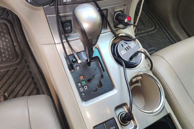 Used Toyota Highlander 2012 2.7L Two-Wheel Drive 7-Seater Luxury Edition Gear Lever