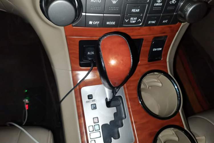 Used Toyota Highlander 2012 3.5L 4x4 7-Seater Ultimate Edition Gear Lever