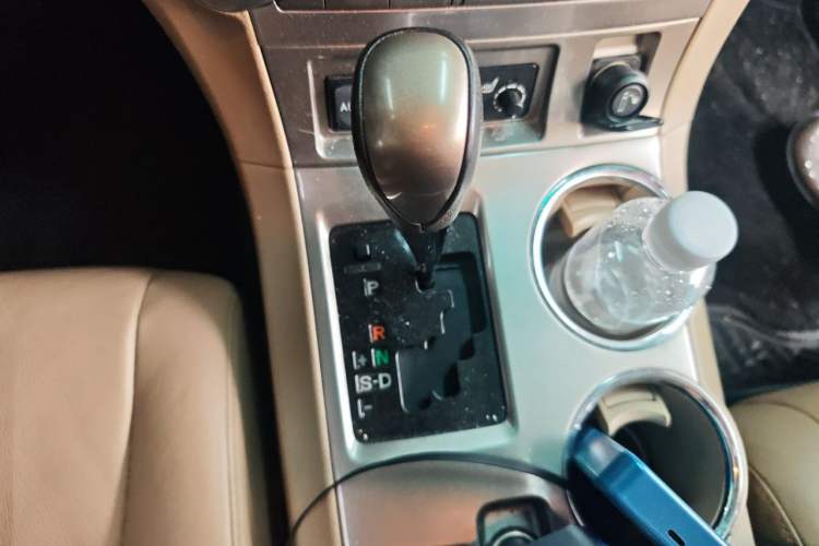 Used Toyota Highlander 2012 2.7L Two-Wheel Drive 7-Seater Luxury Edition Gear Lever