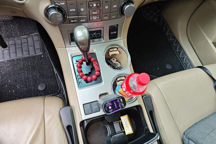 Used Toyota Highlander 2012 2.7L Two-Wheel Drive 7-Seater Luxury Edition Gear Lever