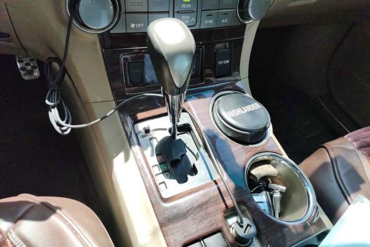 Used Toyota Highlander 2012 2.7L Two-Wheel Drive 7-Seater Luxury Edition Gear Lever