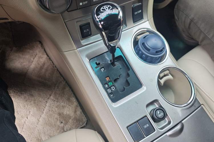 Used Toyota Highlander 2012 2.7L Two-Wheel Drive 7-Seater Luxury Edition Gear Lever