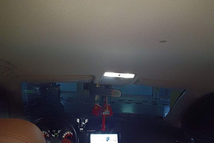 Used Toyota Highlander 2012 2.7L Two-Wheel Drive 7-Seater Elite Edition Headliner
