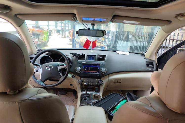 Used Toyota Highlander 2012 2.7L Two-Wheel Drive 7-Seater Luxury Edition Headliner