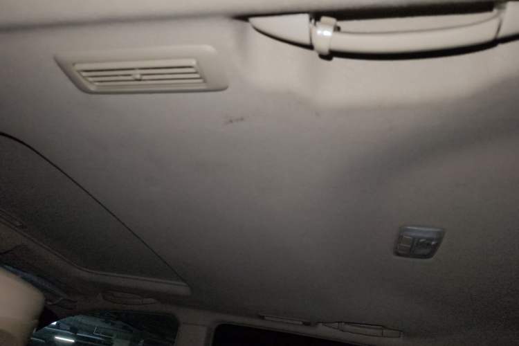 Used Toyota Highlander 2012 2.7L Two-Wheel Drive 7-Seater Luxury Edition Headliner