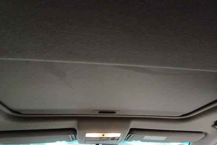 Used Toyota Highlander 2012 2.7L Two-Wheel Drive 7-Seater Luxury Edition Headliner