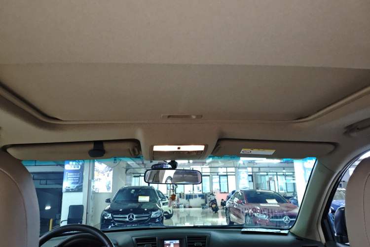 Used Toyota Highlander 2012 2.7L Two-Wheel Drive 7-Seater Luxury Edition Headliner