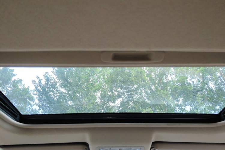 Used Toyota Highlander 2012 2.7L Two-Wheel Drive 7-Seater Luxury Edition Headliner