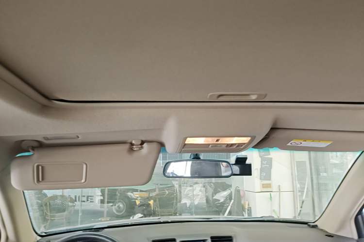 Used Toyota Highlander 2012 2.7L Two-Wheel Drive 7-Seater Luxury Edition Headliner