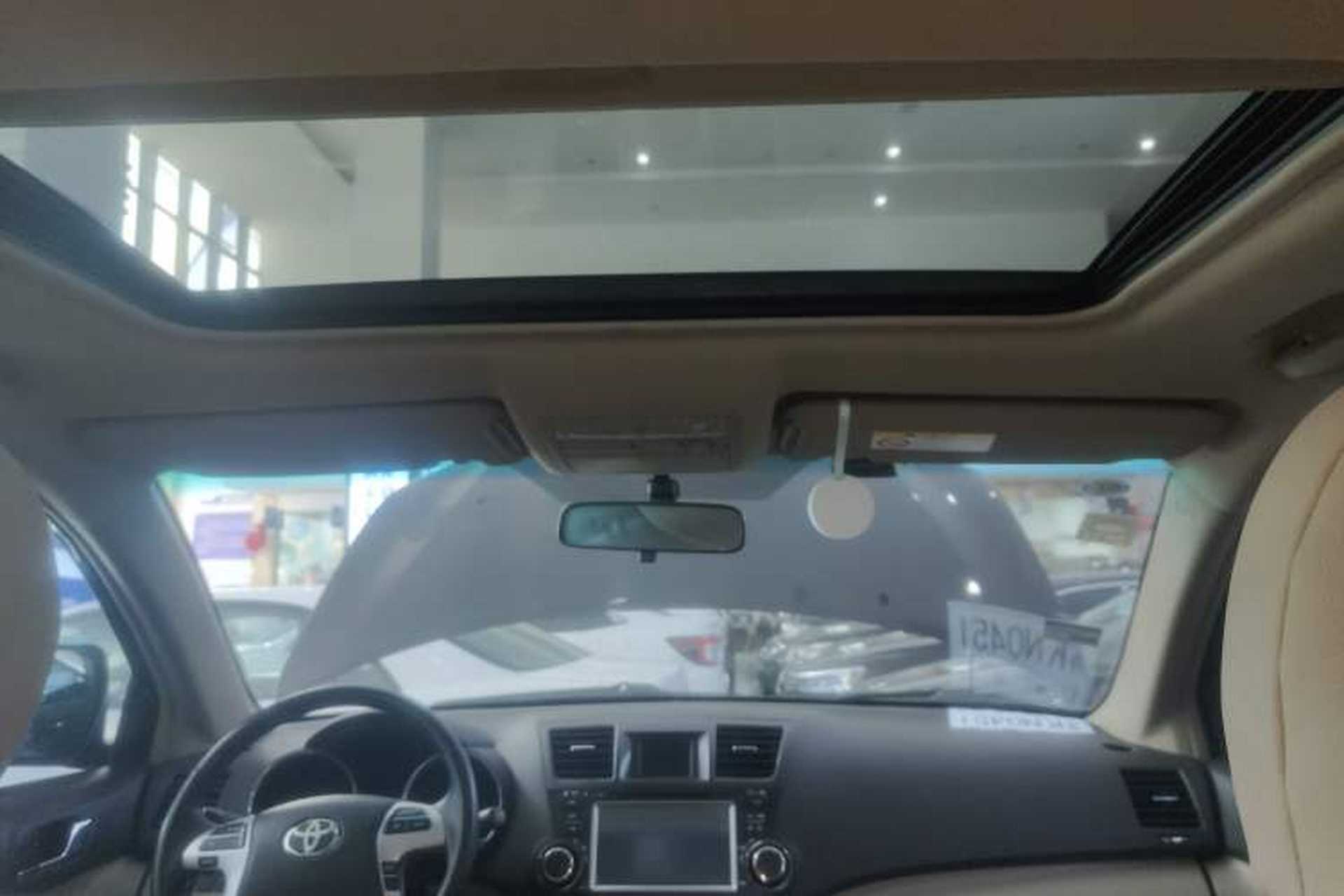 Used Toyota Highlander 2012 2.7L Two-Wheel Drive 7-Seater Luxury Edition Headliner
