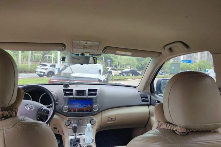 Used Toyota Highlander 2012 2.7L Two-Wheel Drive 7-Seater Elite Edition Headliner