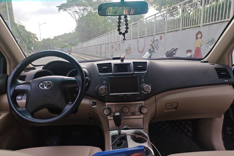 Used Toyota Highlander 2012 2.7L Two-Wheel Drive 7-Seater Elite Edition Headliner