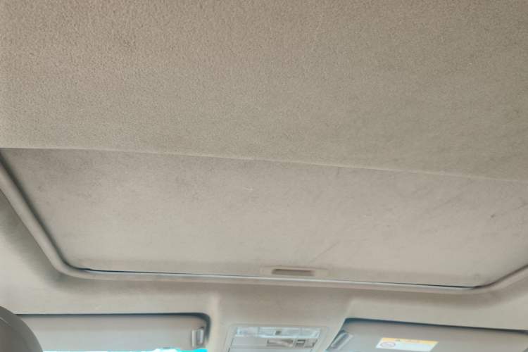 Used Toyota Highlander 2012 2.7L Two-Wheel Drive 7-Seater Luxury Edition Headliner